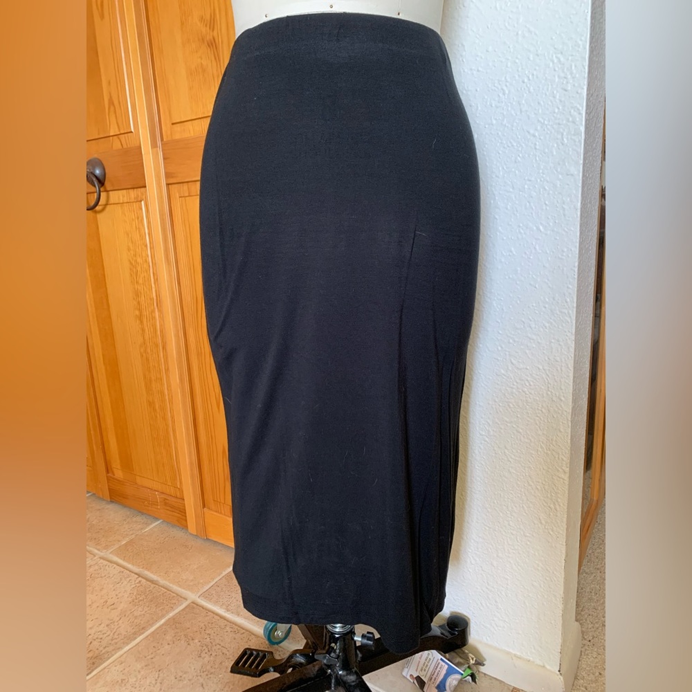 Closet clean out sale! Casual/semi professional Street skirt in good condition